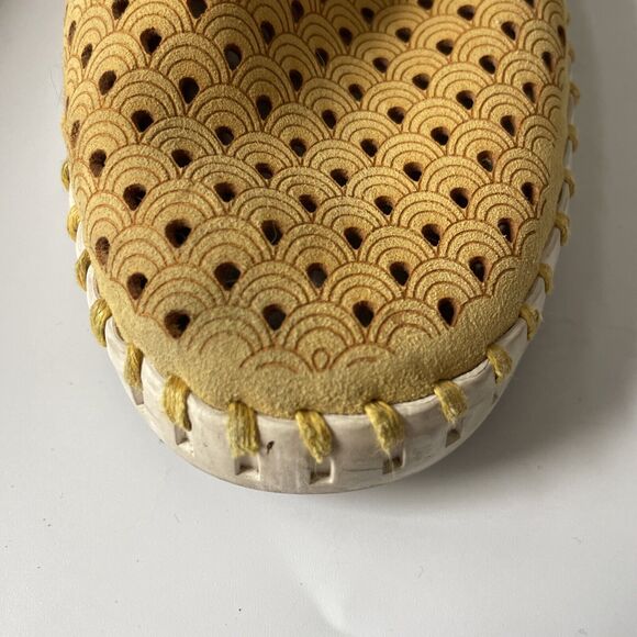Isle Jacobson Shoes Womens 11 Yellow Suede Perforated Tulip Loafers Flats 41 - Picture 8 of 11